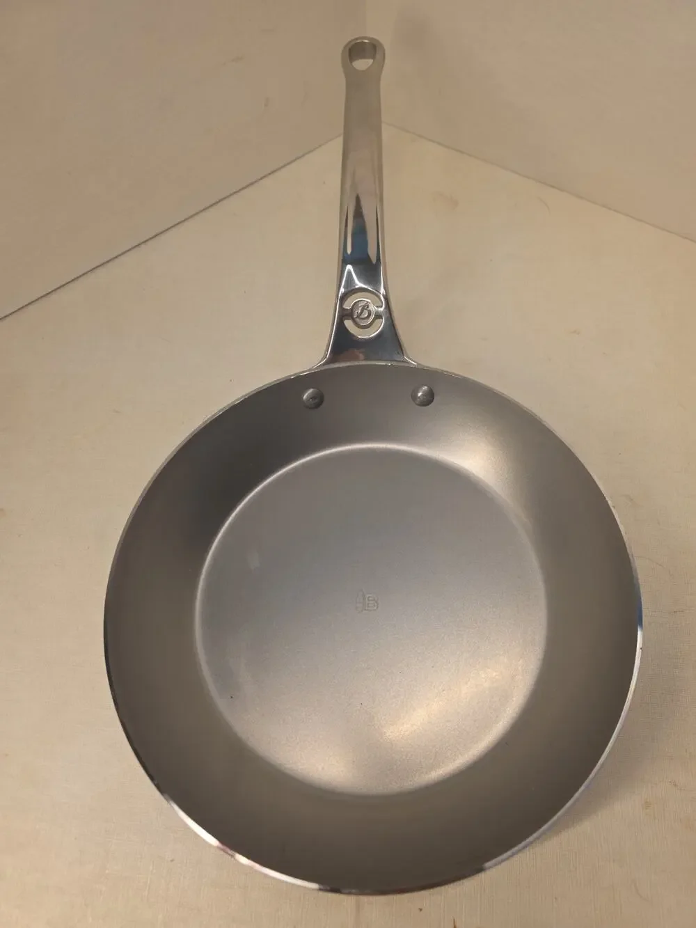 de Buyer MINERAL B Pro Carbon Steel Fry Pan - 9.5” Diameter,- Made in France